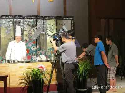 男人j进女人p免费视频剧照2